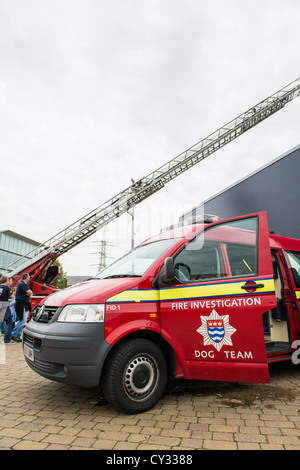 LONDON, Regno Unito - 20 ottobre: dettaglio britannica di vigili del fuoco cane team van. Vigili del fuoco da tutto il mondo si sono incontrati per dimostrare thei Foto Stock
