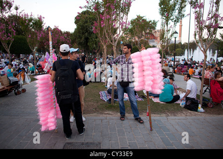 Il Ramadan picnic di fronte all'Aya Sofya, Istanbul Foto Stock