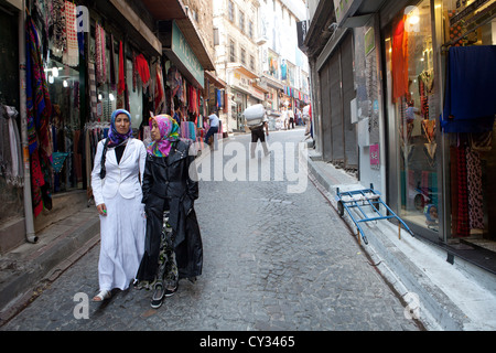Negozi nella città vecchia di Istanbul Foto Stock