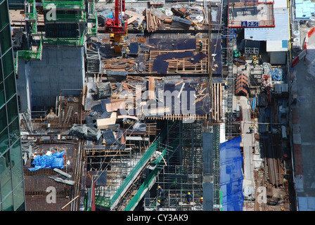 Sito in costruzione nel quartiere finanziario della moderna città-stato di Singapore, Sud-est asiatico. Foto Stock