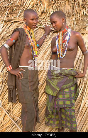 Le ragazze della tribù Erbore, Omo River Valley, Etiopia Foto Stock