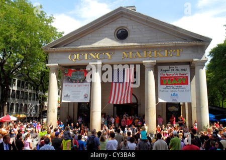 Boston Massachusetts, Quincy Market, edificio, folla, MA120822049 Foto Stock