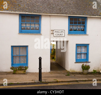 Casa con piccolo vicolo nel villaggio di Marazion, southwest Cornwall, Regno Unito Foto Stock