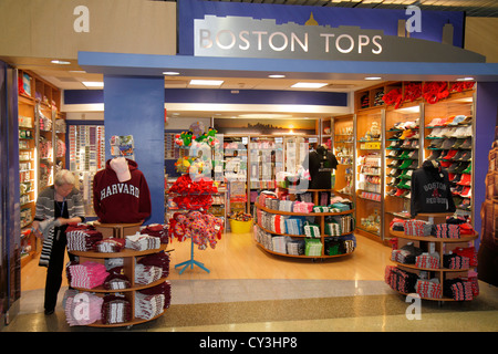 Boston Massachusetts, Logan International Airport, BOS, terminal, Boston Tops, shopping shopper shopping negozi di negozi di mercato mercati di mercato di acquisto selli Foto Stock