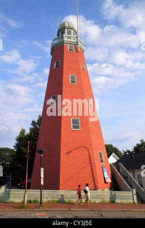 Portland Maine,Congress Street,Portland Observatory,costruito nel 1807,ultima torre di segnalazione marittima sopravvissuta,edificio,faro,uomo uomo maschio,donna femmina Wome Foto Stock