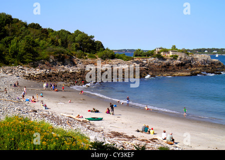 Portland, Maine, Cape Elizabeth, Portland Head Light, Fort ft. Williams Park, Ship Cove, casco Bay, Oceano Atlantico, acqua, spiaggia pubblica, costa rocciosa, bagnanti, Foto Stock