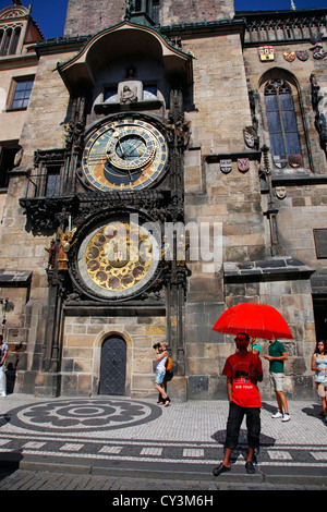 L'Orloj o orologio astronomico sul Municipio della Città Vecchia in Piazza della Città Vecchia di Praga, Repubblica Ceca Foto Stock