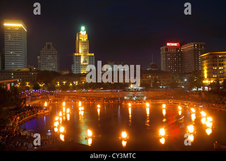 Rhode Island Providence, Waterplace Park, River Walk, Providence River, skyline della città, centro, tramonto, municipio, edificio, edificio della Banca d'America, One Financi Foto Stock