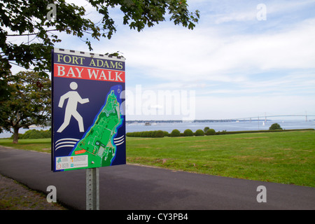 Rhode Island, Newport, Fort ft. Adams state Park, Bay Walk, sentiero a piedi, cartello, Narragansett Bay, RI120820015 Foto Stock