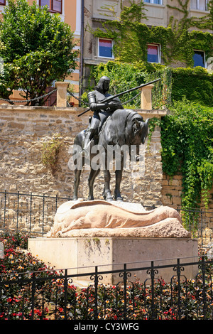 Statua di San Giorgio, vicino Kamenita vrata Zagreb Foto Stock