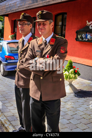 Vigili del Fuoco austriaci nel cerimoniale di uniformi in Reith bei Seefeld Foto Stock