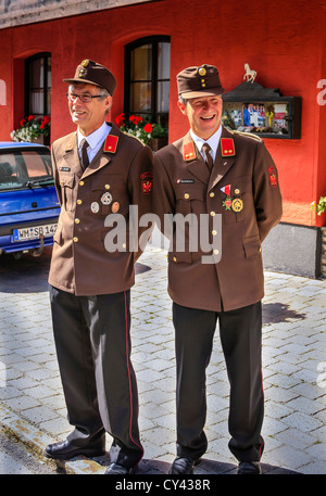 Vigili del Fuoco austriaci nel cerimoniale di uniformi in Reith bei Seefeld Foto Stock