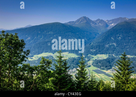 Vista delle Alpi Tirolesi nella regione Olympia dell'Austria Foto Stock