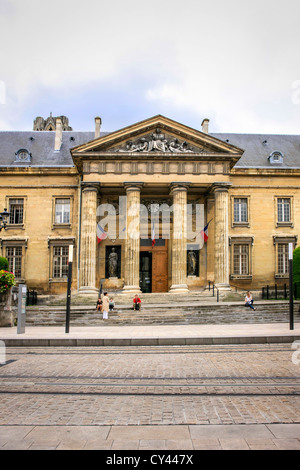 Palais de Justice sulla Rue des Vesle in Reims Francia Foto Stock