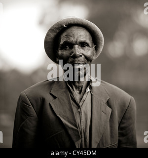 L uomo sulla strada di Rehengeri - Rwanda Foto Stock