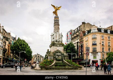 Statua della Vittoria Alata sul Sube Fontana in Place Drouet-d'Erlon Reims, Francia Foto Stock