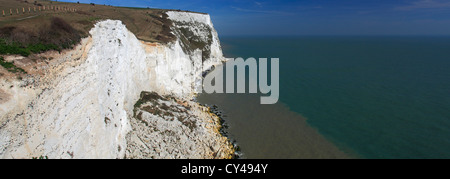 Vista panoramica delle Scogliere Bianche di Dover; Kent County; Inghilterra; Regno Unito Foto Stock