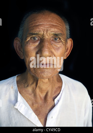 Vecchia casa di età uomo ritratto soldato disput conflitto Foto Stock