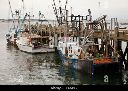 Barche da pesca in banchina nel porto a Provincetown Foto Stock