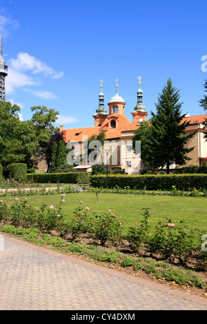 San Vavrinec Chiesa di Petrin Park di Praga nella Repubblica Ceca Foto Stock