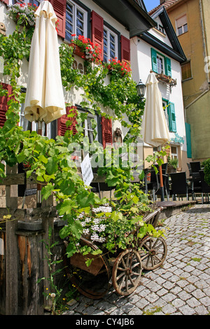 Tradizionale pub bavarese nella piccola cittadina di Nurtingen nella Germania meridionale Foto Stock