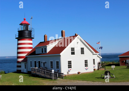 Costa del Maine New England USA Quoddy Head Lighthouse punto più orientale NEGLI STATI UNITI Foto Stock