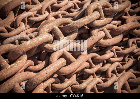 Bundle di rusty catena navale. Texture di sfondo Foto Stock