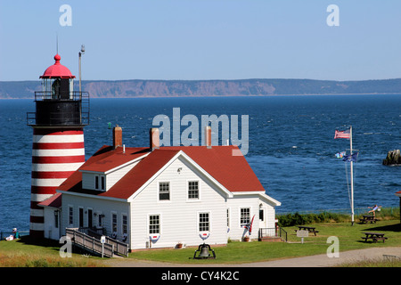 Costa del Maine New England USA Quoddy Head Lighthouse punto più orientale NEGLI STATI UNITI Foto Stock