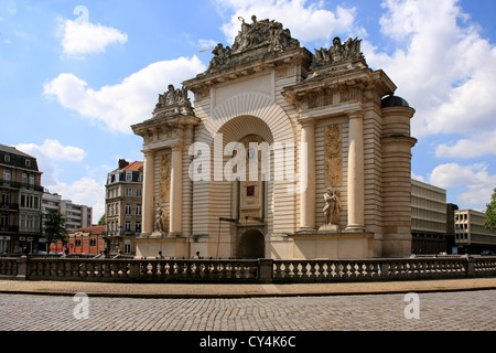 Il Port du Paris - Paris cancello in Lille Francia Foto Stock