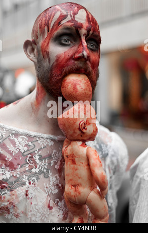 Zombie prendendo parte al Brighton zombie parade - xx ottobre 2012 Foto Stock