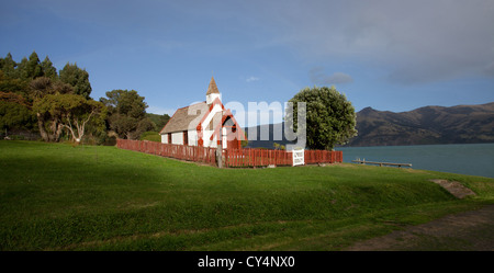 Bella vista panoramica della chiesa Maori in una giornata di sole in Akaroa Isola del Sud della Nuova Zelanda