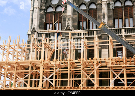 Impalcature in legno usato in Budapest invece di metallo come usato in occidente Foto Stock