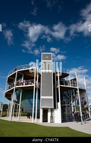 Turisti, visitatori e persone alla Rabo Earthwalk a Floriade 2012 World Horticultural Expo Venlo Paesi Bassi Foto Stock