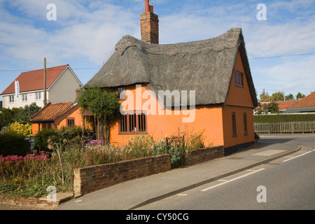 Storico cottage con il tetto di paglia house Hollesley, Suffolk, Inghilterra Foto Stock