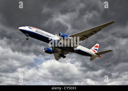 Un Boeing B777 della British Airways sull approccio finale Foto Stock