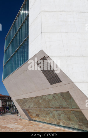 Casa da Musica (Casa della Musica) concert hall di Porto, Portogallo. Completato nel 2005 dall'architetto Rem Koolhaas Foto Stock