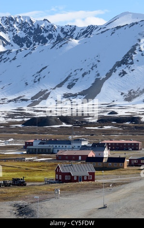 NY ALESUND INTERNATIONAL Research Station. SVALBARD. Artico. La Norvegia. La Scandinavia Foto Stock