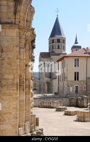 Torre campanaria e rovine dell antica abbazia di Cluny, Abbaye de Cluny, Saône et Loire, Borgogna, in Francia, in Europa Foto Stock