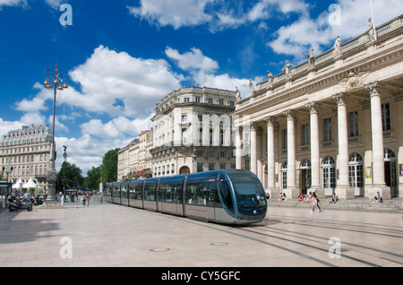 Bordeaux, la facciata recentemente restaurata del Grand Théâtre, Gironde, Nouvelle Aquitaine, Francia, Europa Foto Stock