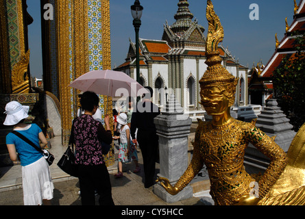 Persone, statua demone, Yaksha il Wat Phra Kaeo, tempio, Buda, il Grand Palace, Bangkok, Thailandia, Asia Foto Stock