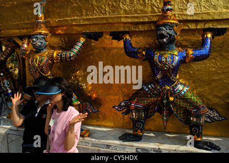 Persone, statua demone, Yaksha il Wat Phra Kaeo, tempio, Buda, il Grand Palace, Bangkok, Thailandia, Asia Foto Stock