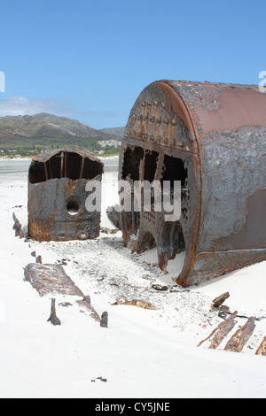 Naufragio Kakapo presso la spiaggia di kommetjie con cielo blu Foto Stock