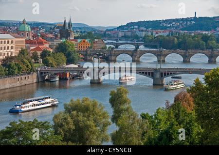 5 del 18 ponti sul fiume Moldava a Praga Foto Stock