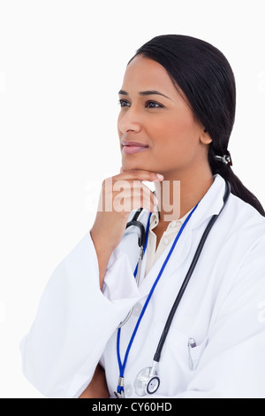 Ravvicinata di un medico di sesso femminile in pensatori pongono Foto Stock