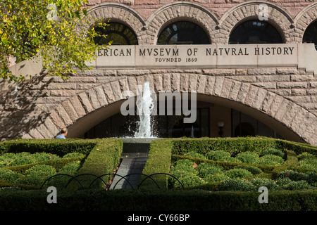 Il Museo Americano di Storia Naturale, 79th street ingresso, Upper West Side di Manhattan, New York City, Stati Uniti d'America Foto Stock