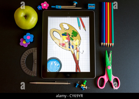 Ipad 3 con la scuola accessori e disegno sullo schermo Foto Stock