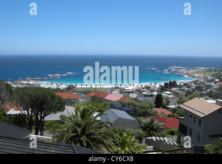 Camps Bay, Città del Capo, la vista della spiaggia di Camps Bay in Sud Africa, Cape Town. Foto Stock