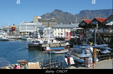 Porto di V & A Waterfront di Cape Town con table mountain in background, Cape Town, Sud Africa. Foto Stock
