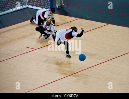 Canadian donna goalball team in azione contro il Giappone a Londra nel 2012 i Giochi Paralimpici nella casella di rame. Il Canada ha vinto 1 - 0. Foto Stock