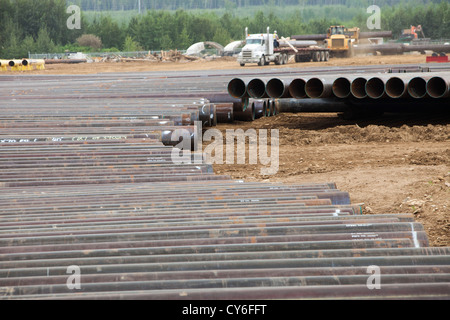 Costruzioni di Pipeline lavorare a nord di Fort McMurray nel cuore del canadese tar sands. Foto Stock